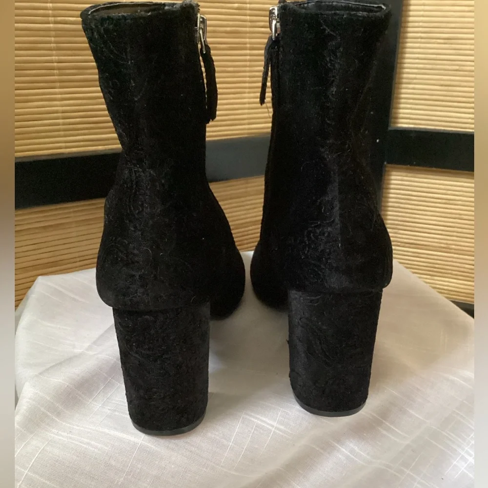 DIBA paisley embossed velvet ankle boots Sz 9.5 black EUC Danica boot